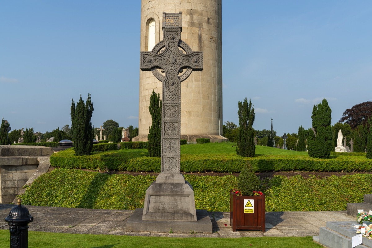 A VISIT TO GLASNEVIN CEMETERY A FEW MINUTES BEFORE IT CLOSED FOR THE DAY 024