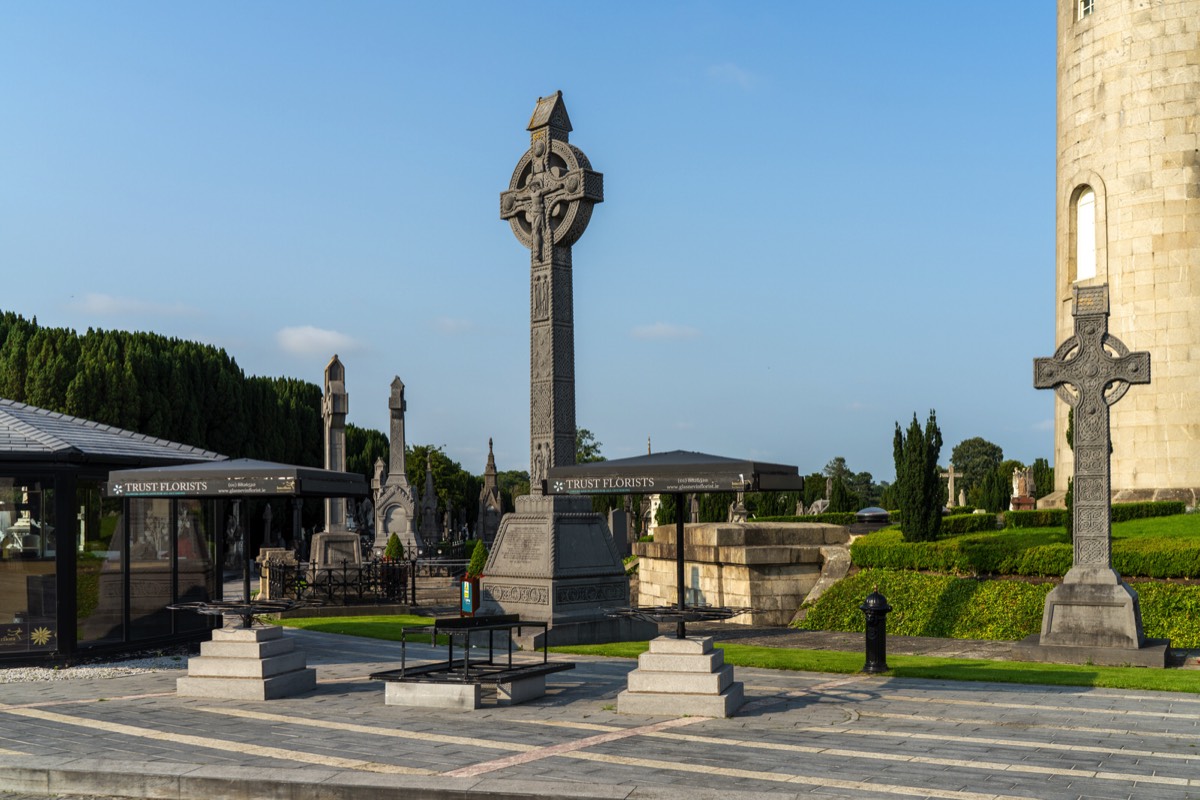 A VISIT TO GLASNEVIN CEMETERY A FEW MINUTES BEFORE IT CLOSED FOR THE DAY 025