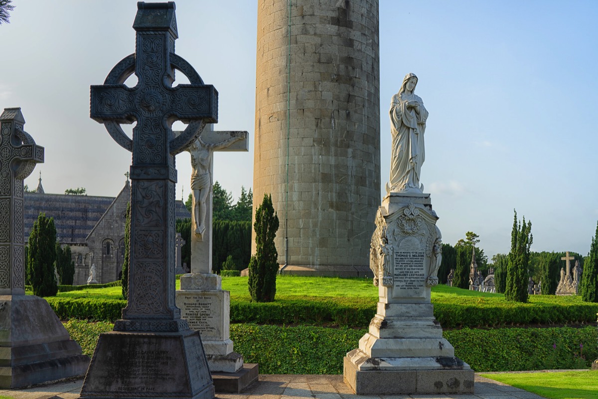 A VISIT TO GLASNEVIN CEMETERY A FEW MINUTES BEFORE IT CLOSED FOR THE DAY 029