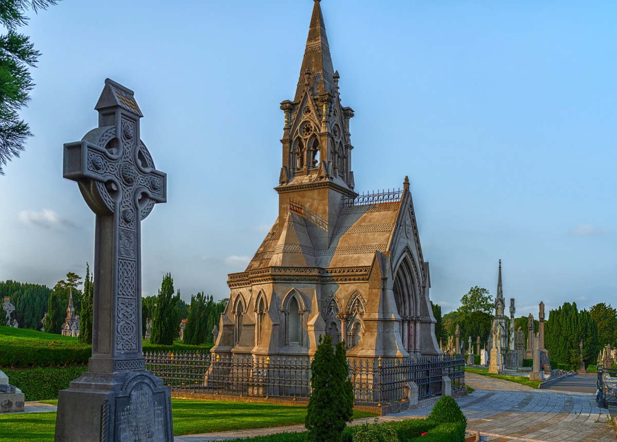 A VISIT TO GLASNEVIN CEMETERY A FEW MINUTES BEFORE IT CLOSED FOR THE DAY 031