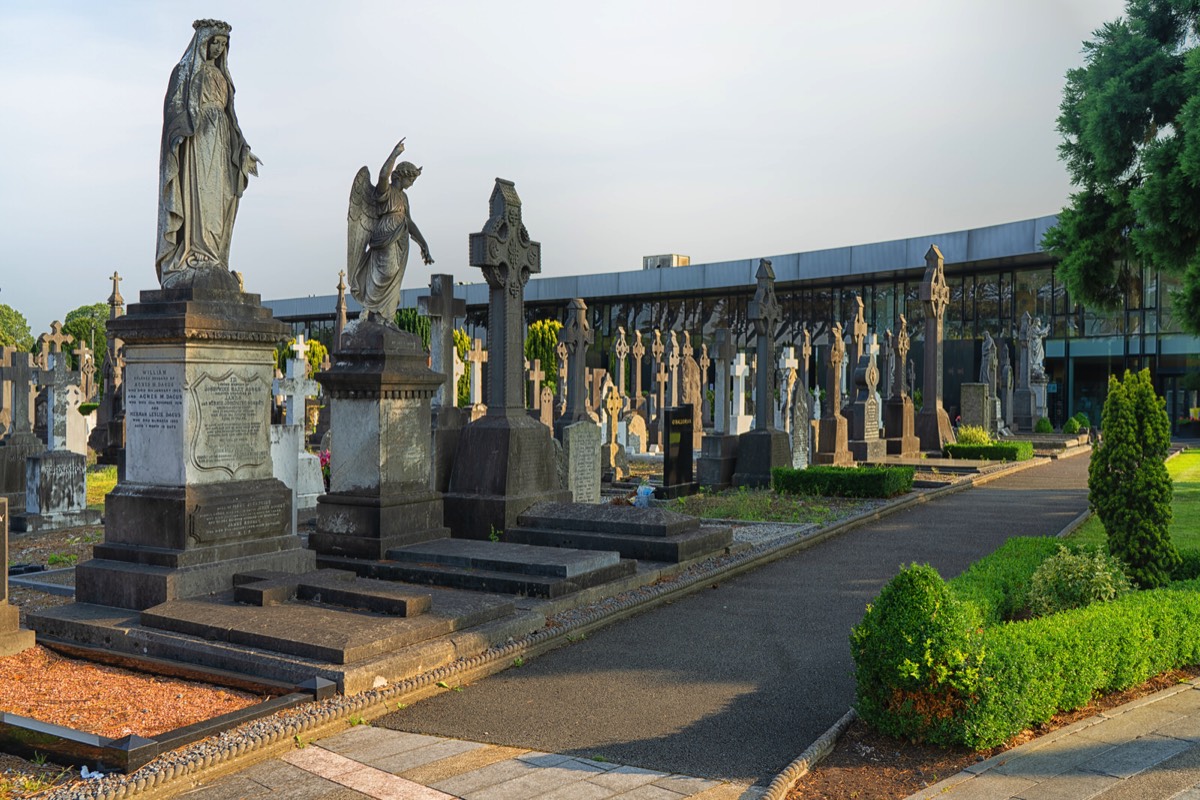 A VISIT TO GLASNEVIN CEMETERY A FEW MINUTES BEFORE IT CLOSED FOR THE DAY 032