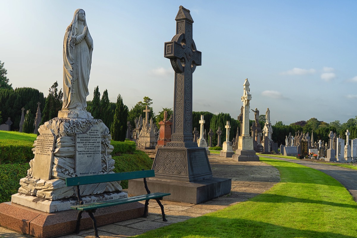 A VISIT TO GLASNEVIN CEMETERY A FEW MINUTES BEFORE IT CLOSED FOR THE DAY 034