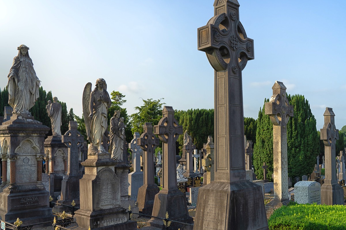 A VISIT TO GLASNEVIN CEMETERY A FEW MINUTES BEFORE IT CLOSED FOR THE DAY 036