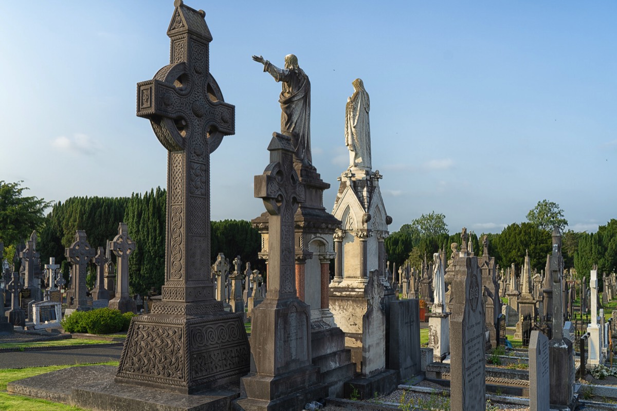 A VISIT TO GLASNEVIN CEMETERY A FEW MINUTES BEFORE IT CLOSED FOR THE DAY 038