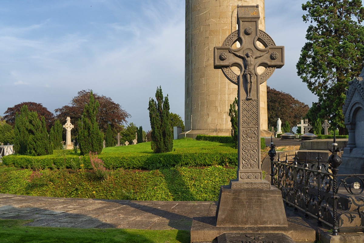 A VISIT TO GLASNEVIN CEMETERY A FEW MINUTES BEFORE IT CLOSED FOR THE DAY 039