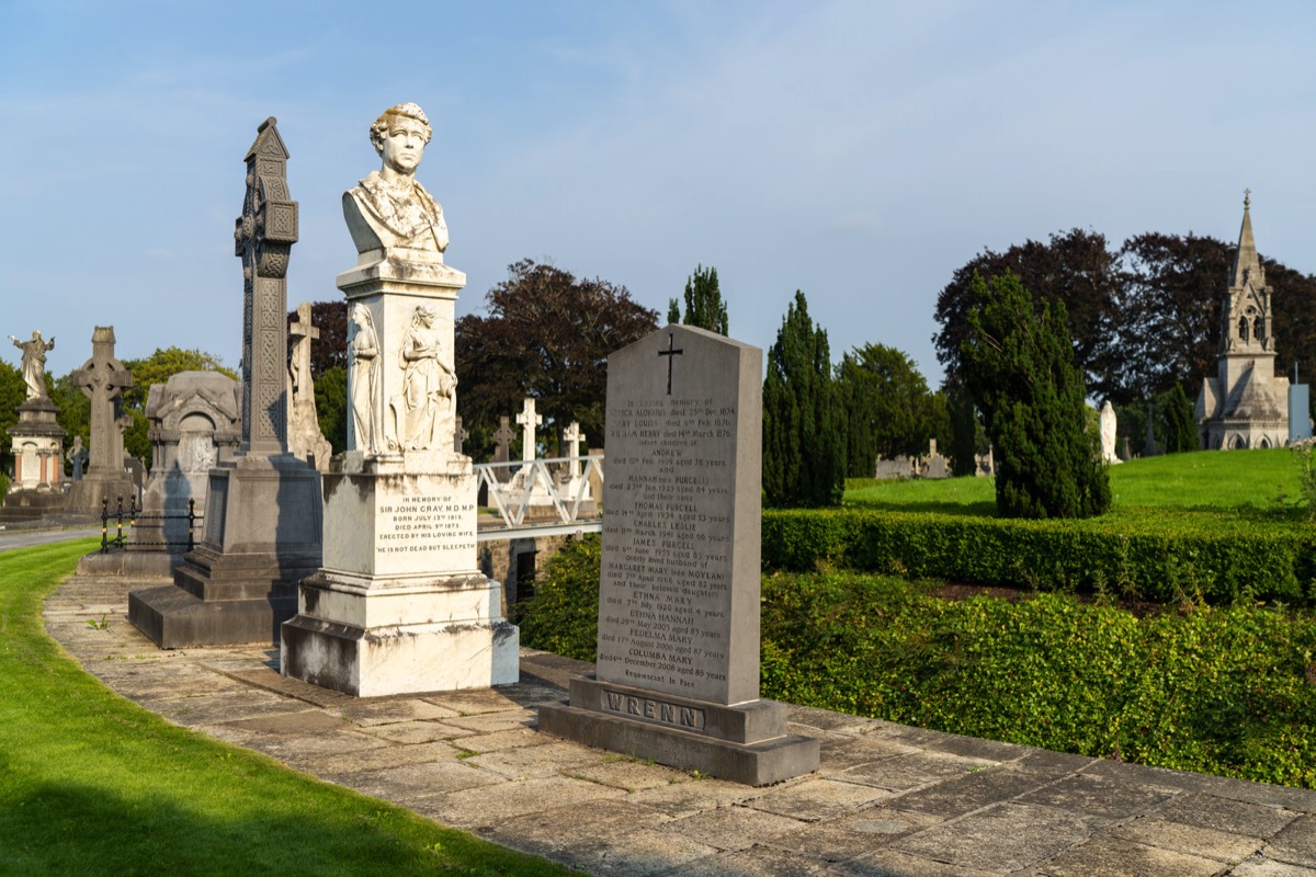 A VISIT TO GLASNEVIN CEMETERY A FEW MINUTES BEFORE IT CLOSED FOR THE DAY 040