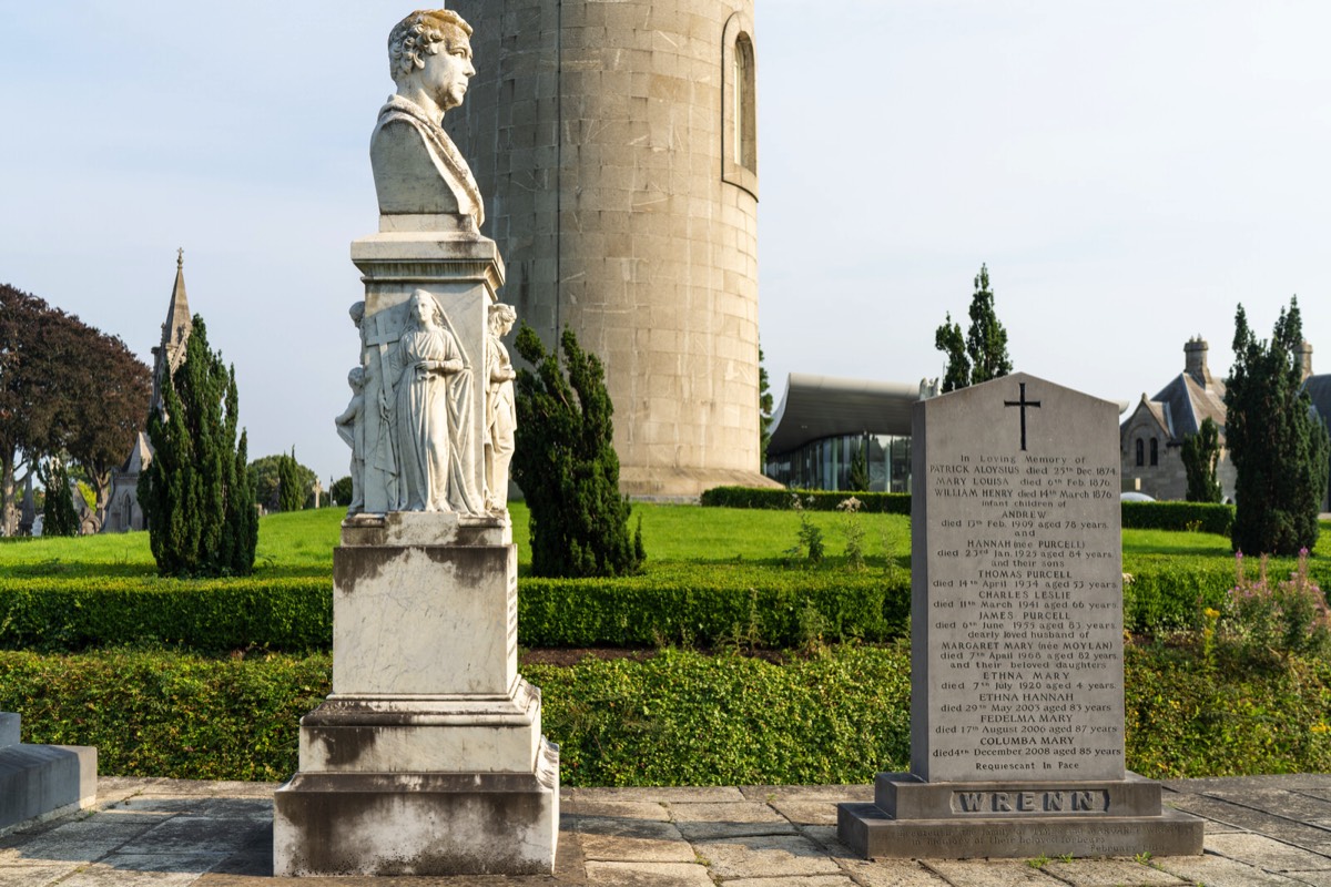 A VISIT TO GLASNEVIN CEMETERY A FEW MINUTES BEFORE IT CLOSED FOR THE DAY 041