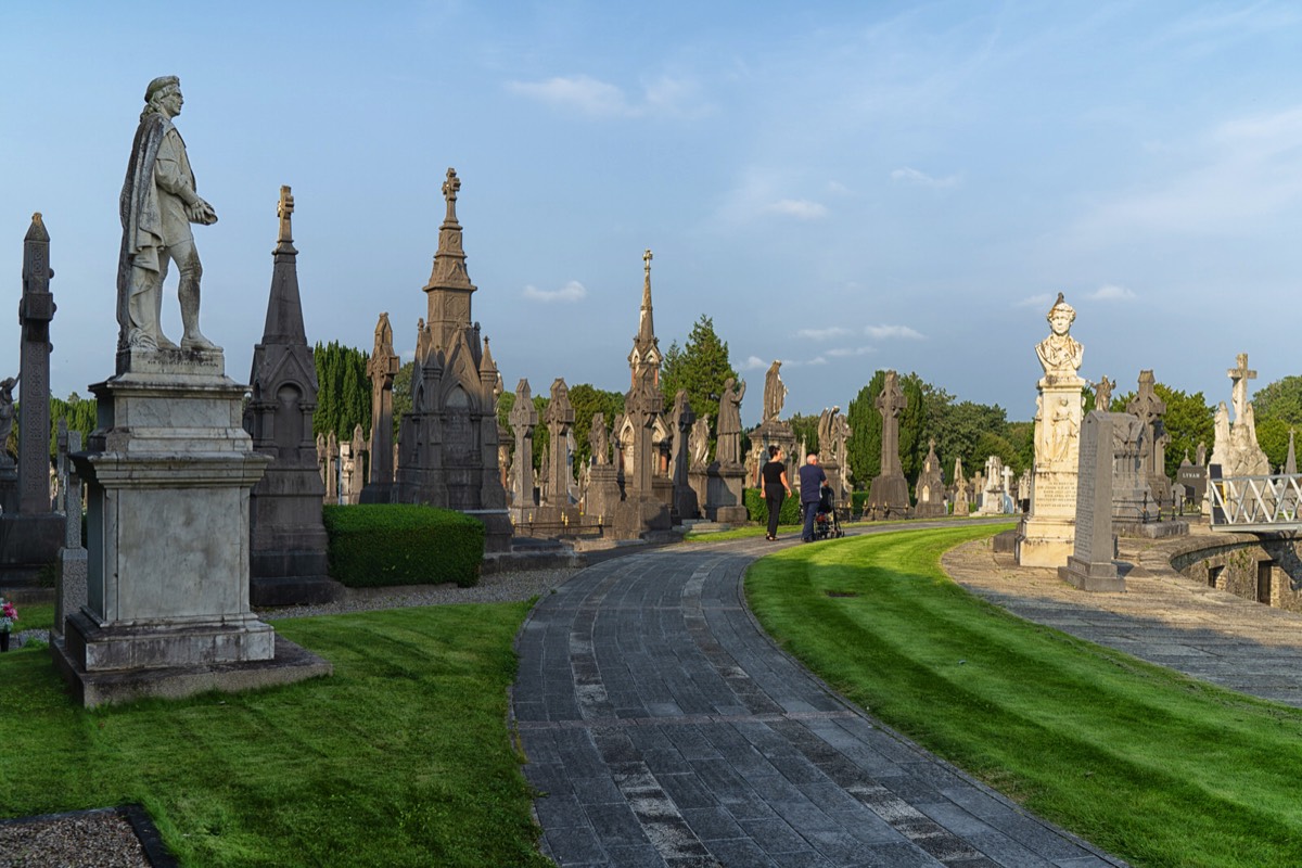 A VISIT TO GLASNEVIN CEMETERY A FEW MINUTES BEFORE IT CLOSED FOR THE DAY 043