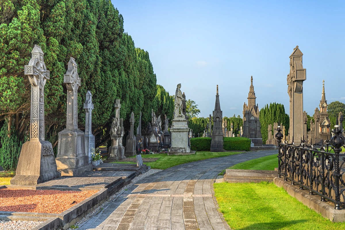 A VISIT TO GLASNEVIN CEMETERY A FEW MINUTES BEFORE IT CLOSED FOR THE DAY 045
