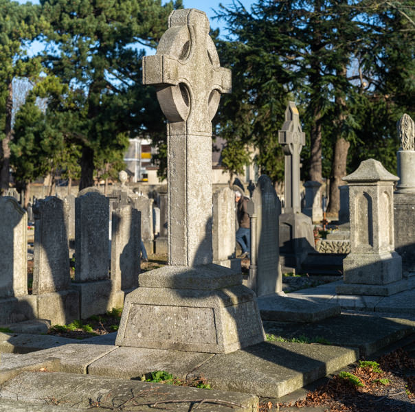 THE DECLINE AND RESTORATION OF A VICTORIAN CEMETERY 159730