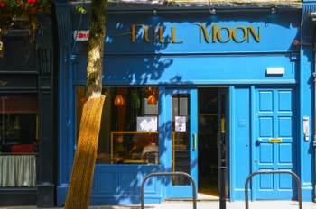  FULL MOON THAI RESTAURANT ON PARLIAMENT STREET 