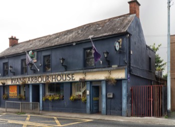  RYANS ARBOUR HOUSE PUB - A GENTLEMAN OBJECTED TO ME PHOTOGRAPHING THIS PUB  003 