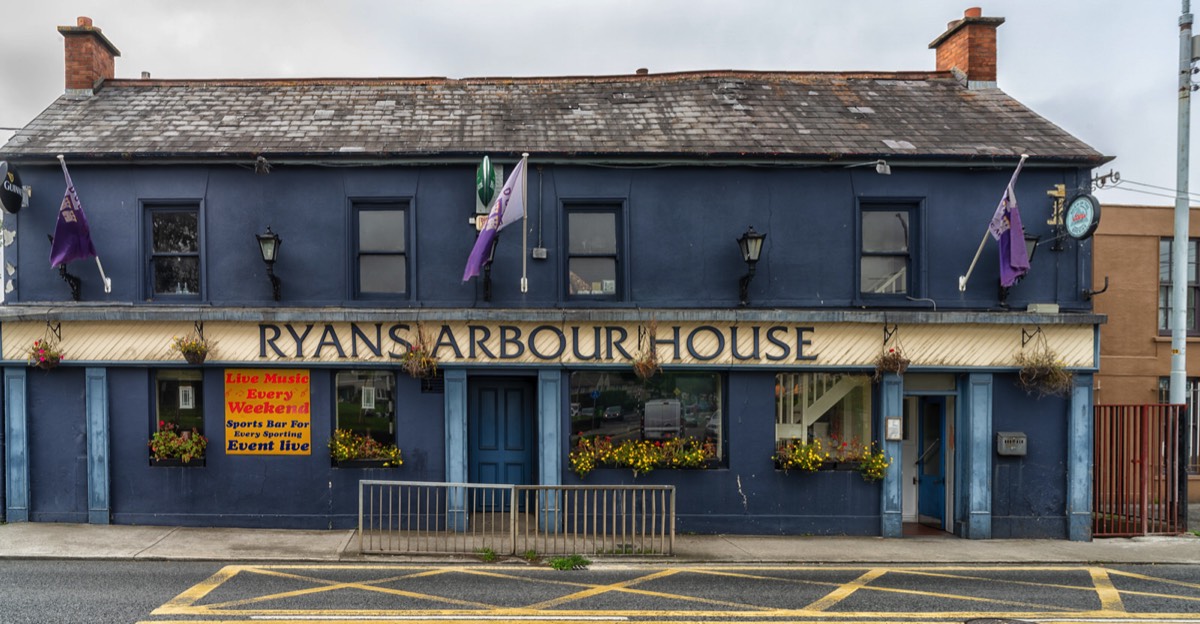 RYANS ARBOUR HOUSE PUB - A GENTLEMAN OBJECTED TO ME PHOTOGRAPHING THIS PUB  003