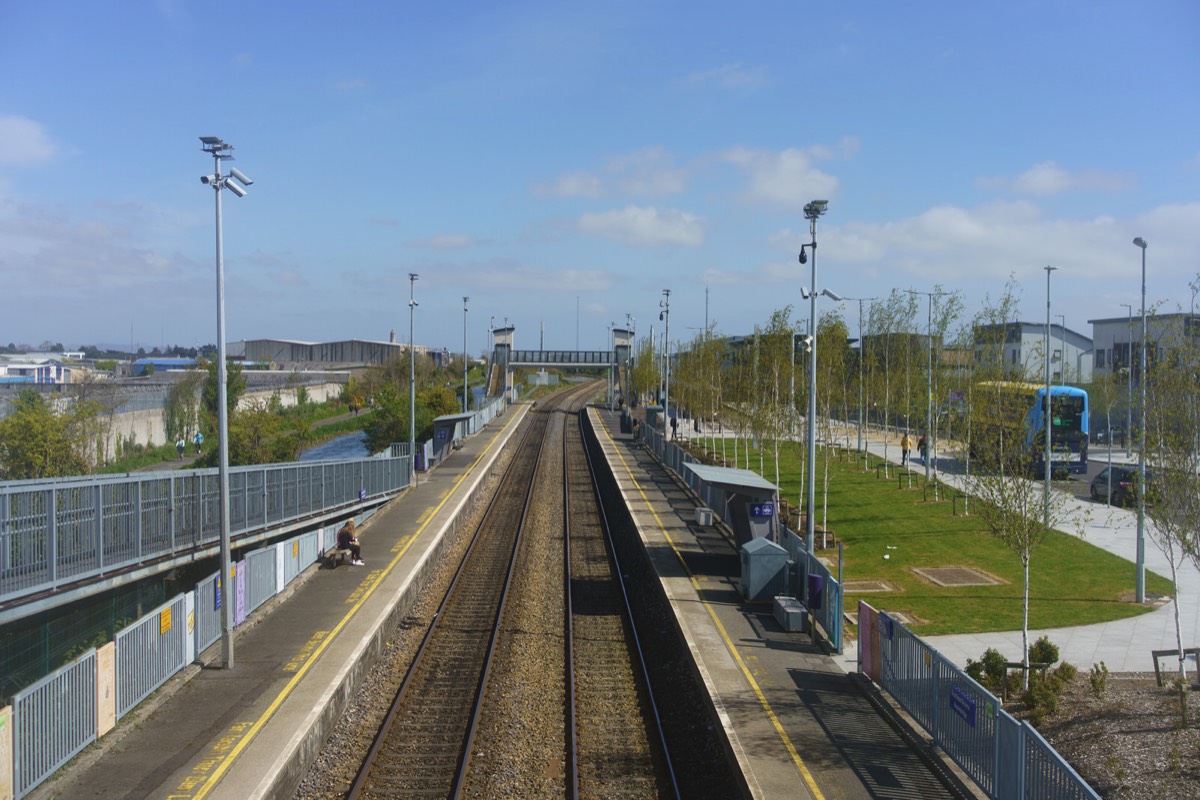 BROOMBRIDGE TRAM STOP AND TRAIN STATION 001