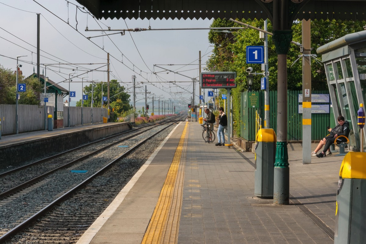 MALAHIDE TRAIN STATION 001