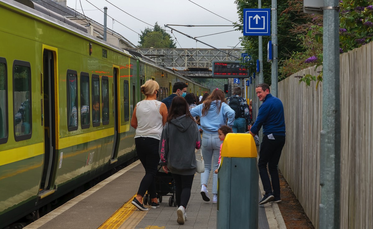 MALAHIDE TRAIN STATION 012