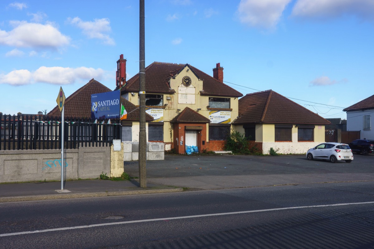 A PUB THAT IS NO LONGER IN BUSINESS - MATTS CABRA HOUSE 003