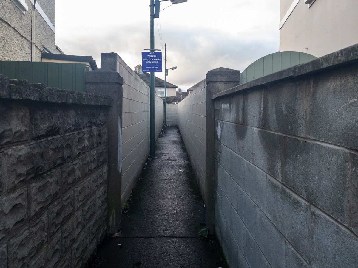 PATHWAY AND LANEWAY IN CABRA CONNECTING ANNEMOE PARK TO ANNEMOE TERRACE 001