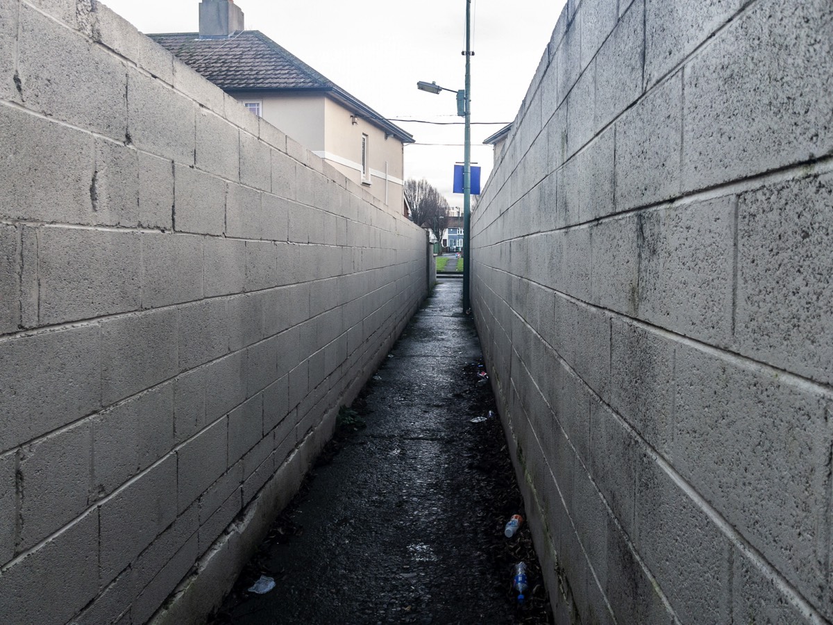 PATHWAY AND LANEWAY IN CABRA CONNECTING ANNEMOE PARK TO ANNEMOE TERRACE 003