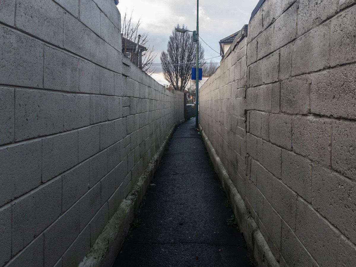 PATHWAY AND LANEWAY IN CABRA CONNECTING ANNEMOE PARK TO ANNEMOE TERRACE 006