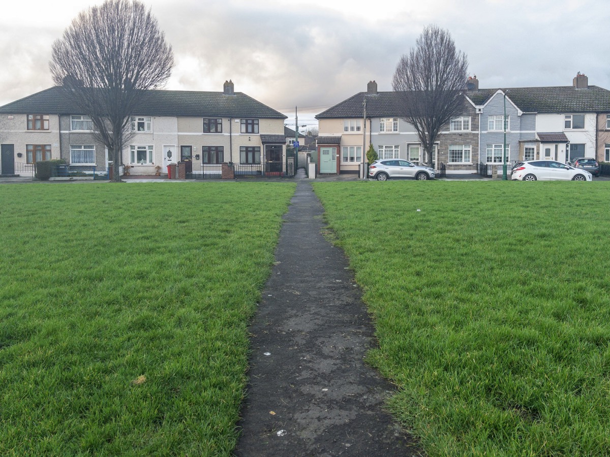 PATHWAY AND LANEWAY IN CABRA CONNECTING ANNEMOE PARK TO ANNEMOE TERRACE 009