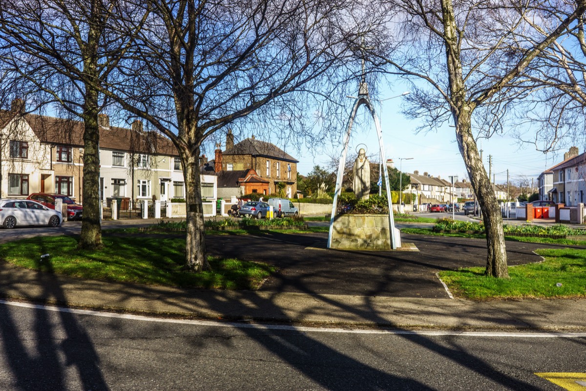 MARIAN STATUE - MARY QUEEN OF LOURDES ON FAUSSAGH ROAD ROUNDABOUT 001