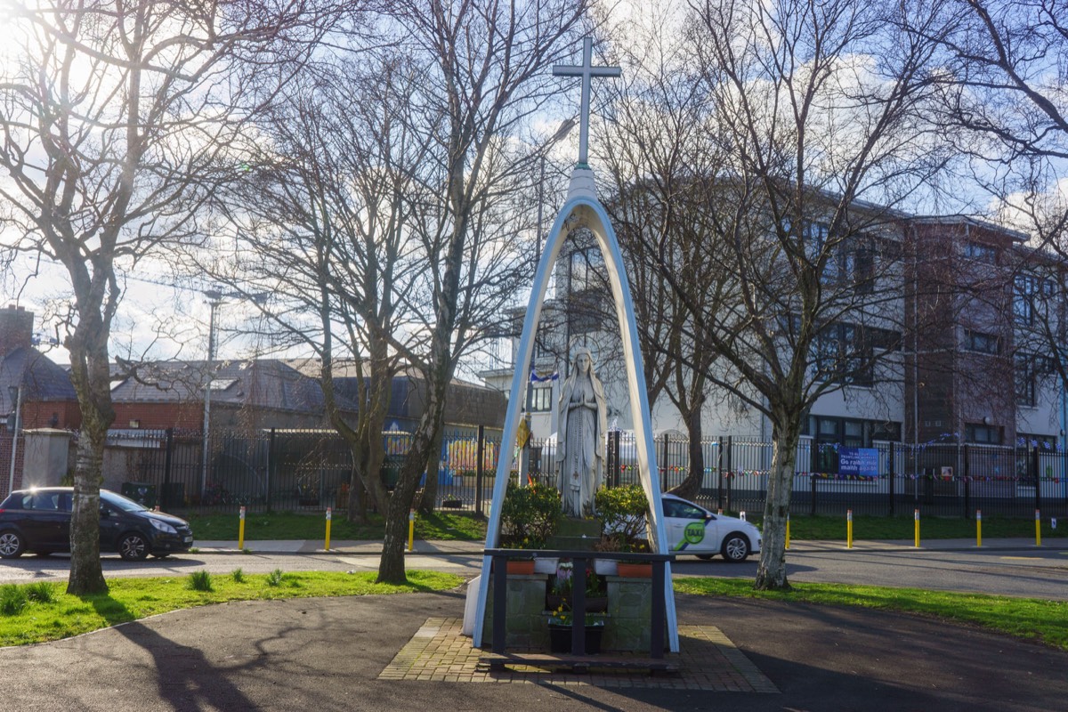 MARIAN STATUE - MARY QUEEN OF LOURDES ON FAUSSAGH ROAD ROUNDABOUT 002