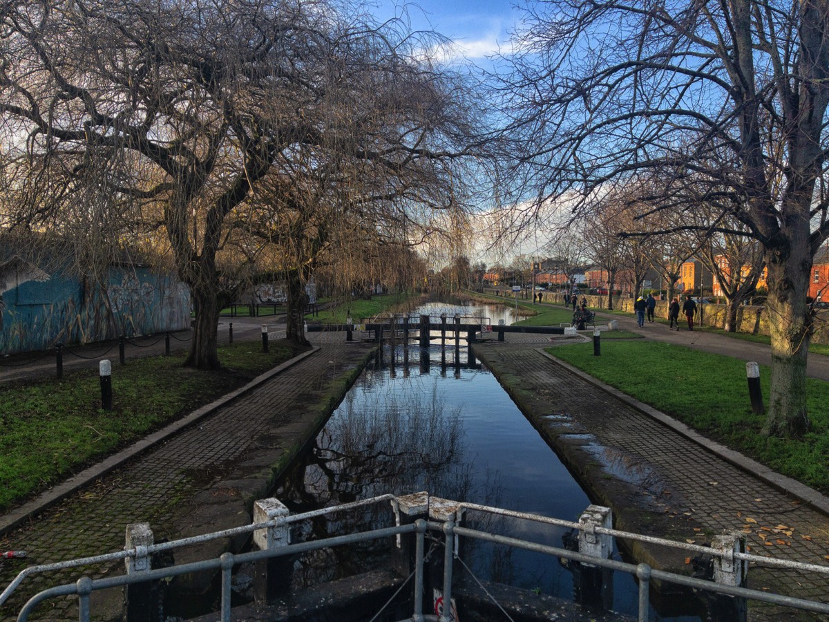 2ND LOCK ON THE ROYAL CANAL AS SEEN FROM BINNS BRIDGE DRUMCONDRA  002