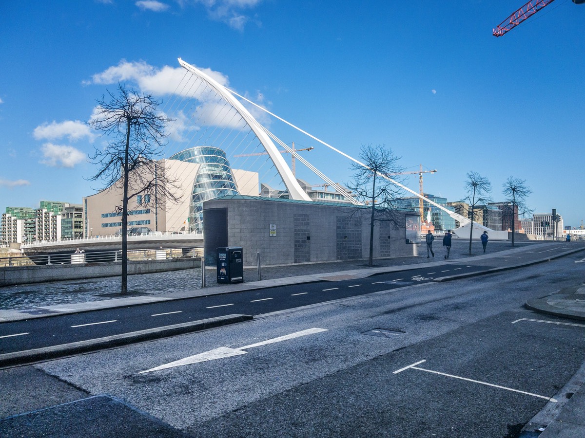 THE SAMUEL BECKETT BRIDGE - FREQUENTLY PHOTOGRAPHED 001