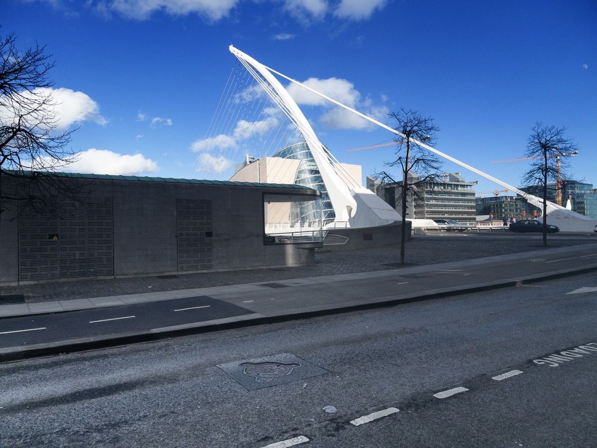 THE SAMUEL BECKETT BRIDGE - FREQUENTLY PHOTOGRAPHED 002