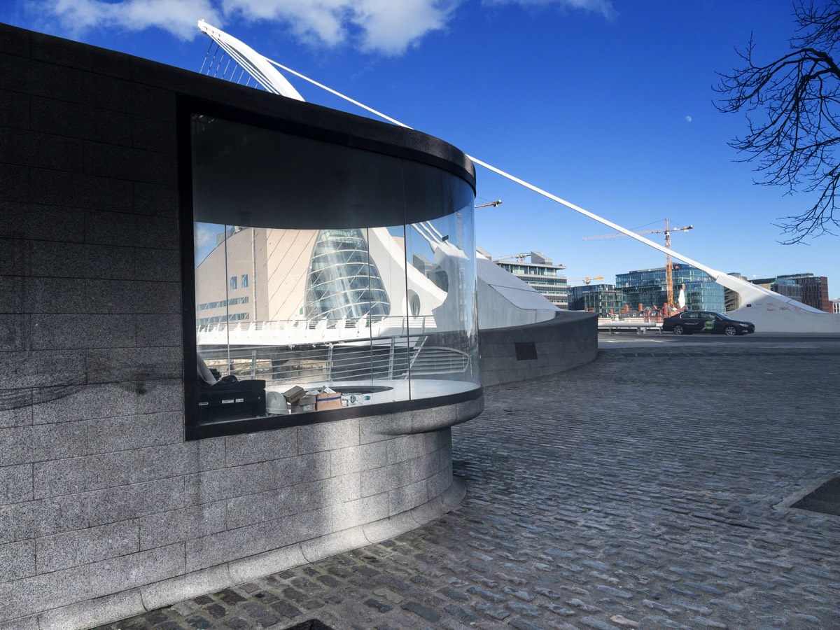 THE SAMUEL BECKETT BRIDGE - FREQUENTLY PHOTOGRAPHED 003