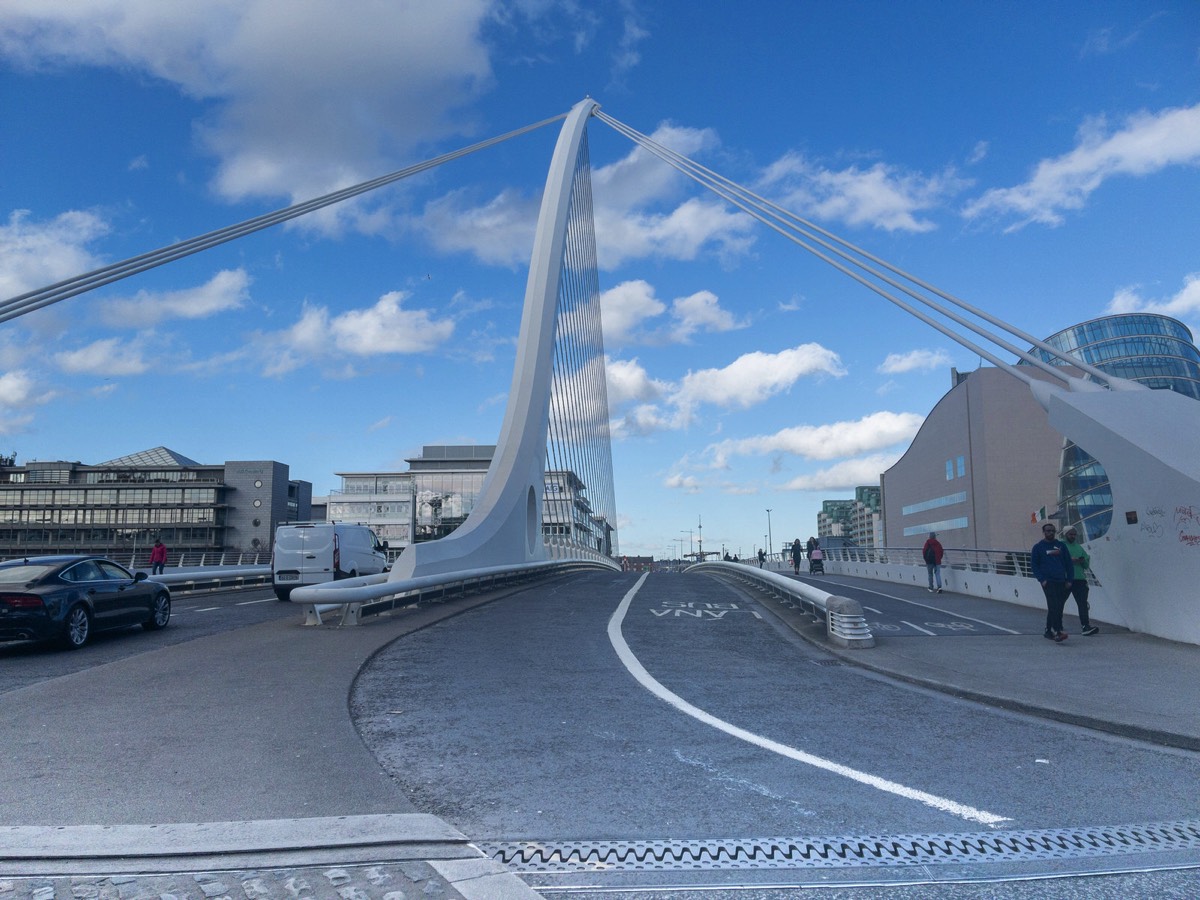 THE SAMUEL BECKETT BRIDGE - FREQUENTLY PHOTOGRAPHED 008