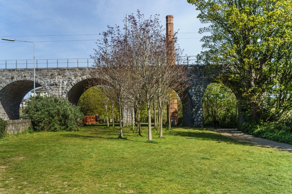 THE NINE ARCHES BRIDGE AND OLD CHIMNEY 004