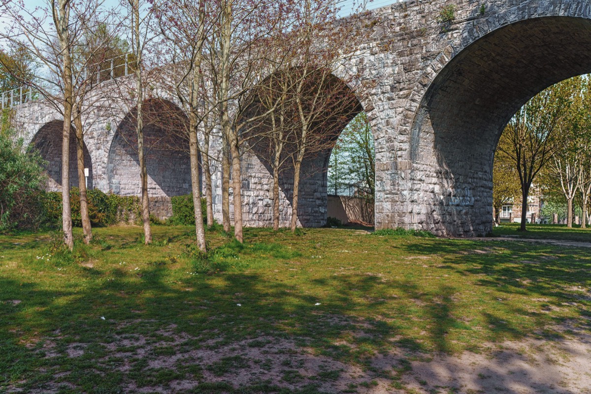 THE NINE ARCHES BRIDGE AND OLD CHIMNEY 007