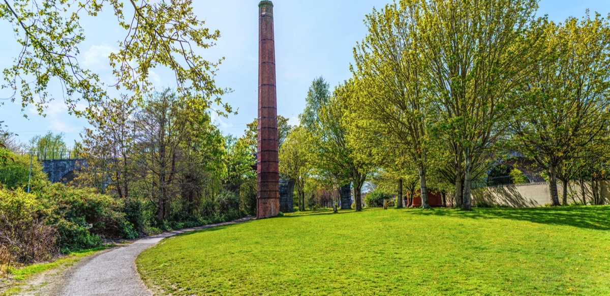 THE NINE ARCHES BRIDGE AND OLD CHIMNEY 008