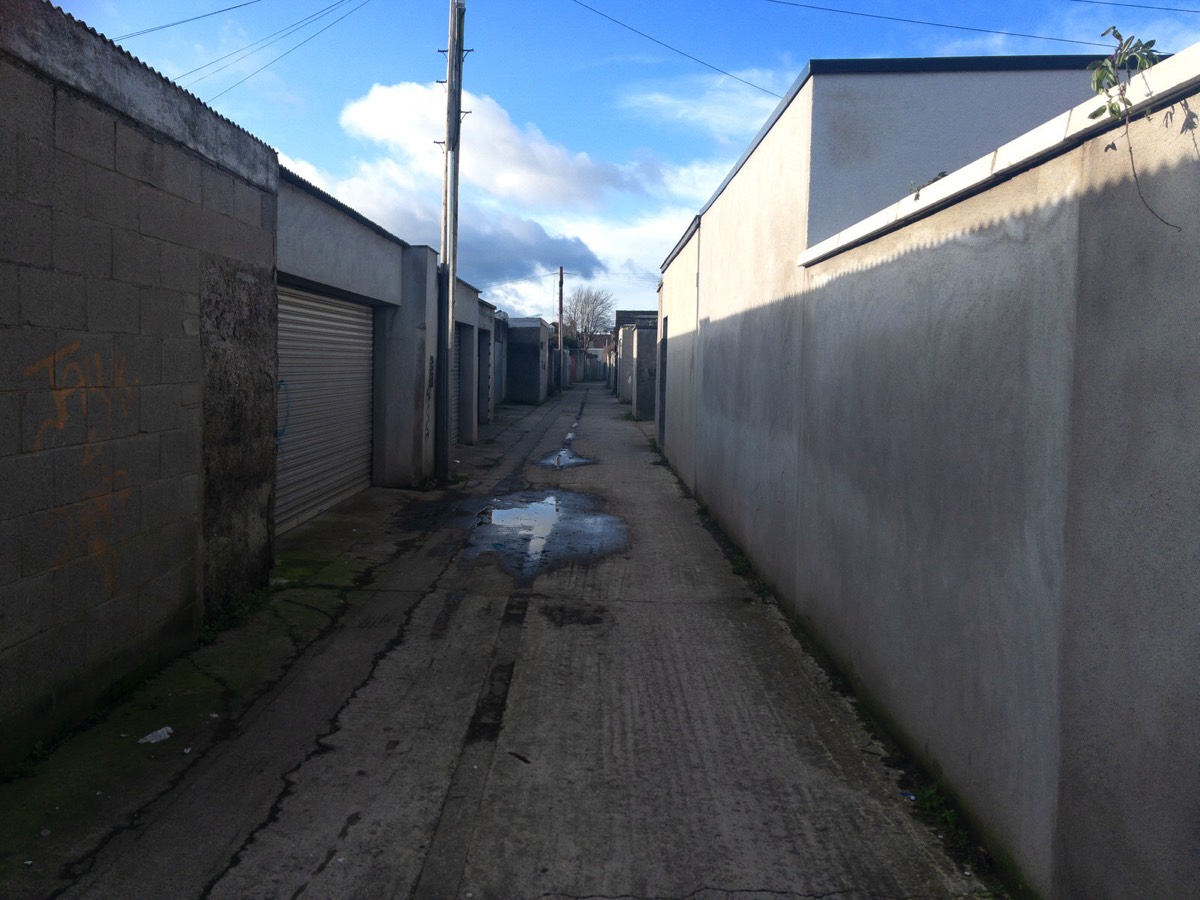 LANEWAY IN PHIBSBOROUGH  CONNECTING CONNAUGHT STREET TO SHANDON CRESCENT  001
