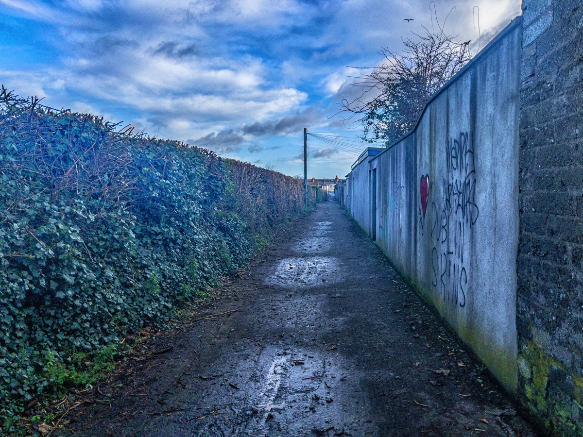 LANEWAY IN PHIBSBOROUGH  CONNECTING CONNAUGHT STREET TO SHANDON CRESCENT  005