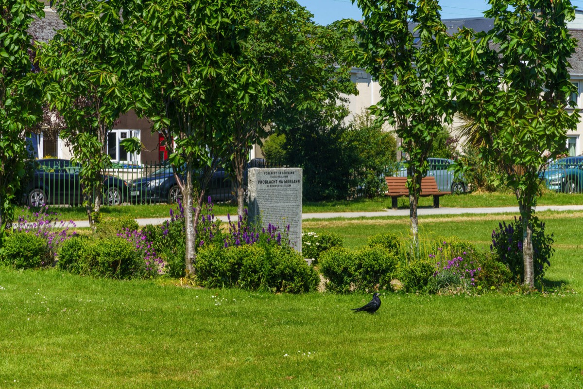 1916 MEMORIAL  AT THE PEOPLE