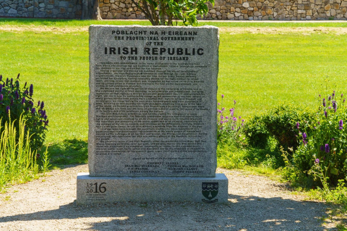 1916 MEMORIAL  AT THE PEOPLE