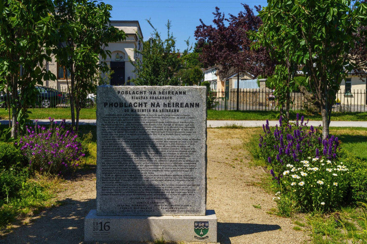 1916 MEMORIAL  AT THE PEOPLE