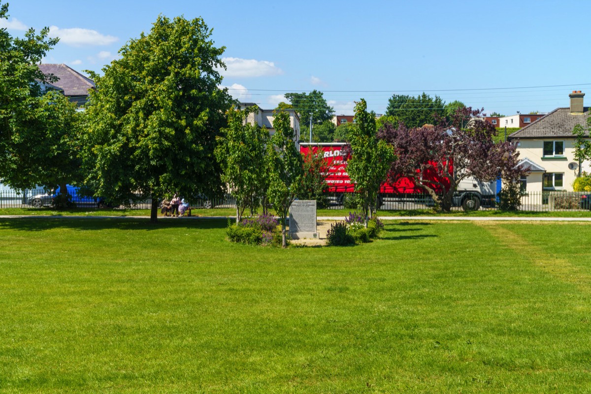 1916 MEMORIAL  AT THE PEOPLE