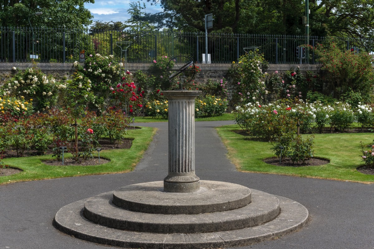 THERE ARE TWO SUNDIALS AT THE BOTANIC GARDENS 005