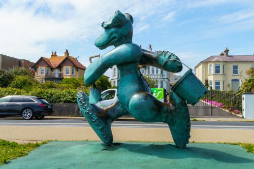 BEACH BEAR IN GREYSTONES - THIS BEAR HAS ATTITUDE  007