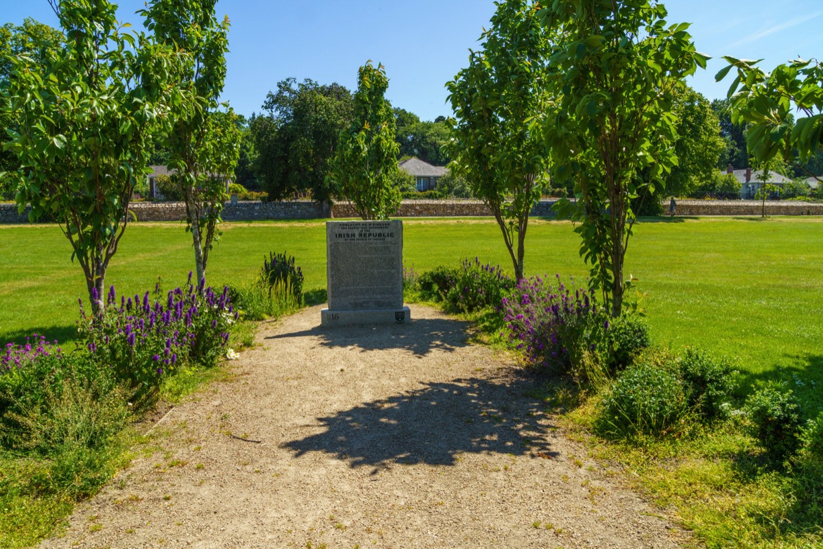 1916 MEMORIAL  AT THE PEOPLE