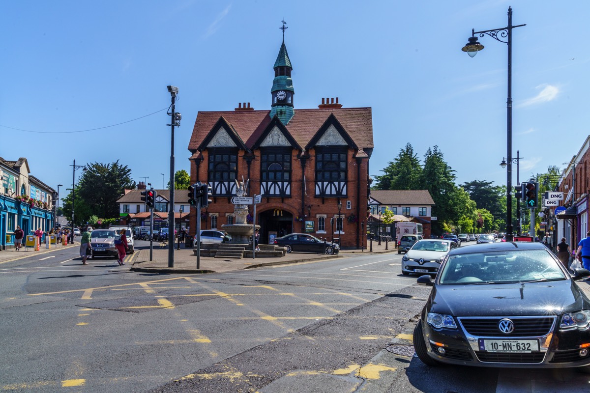 THE WYVERN IN FRONT OF McDONALDS IN BRAY - BRABAZON MONUMENT 001