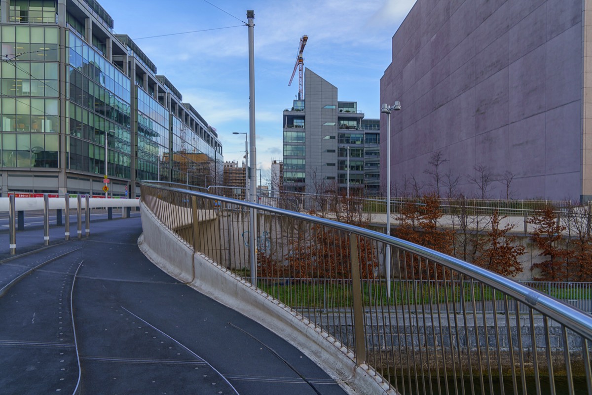 THE LUAS TRAM BRIDGE AT SPENCER DOCK 001