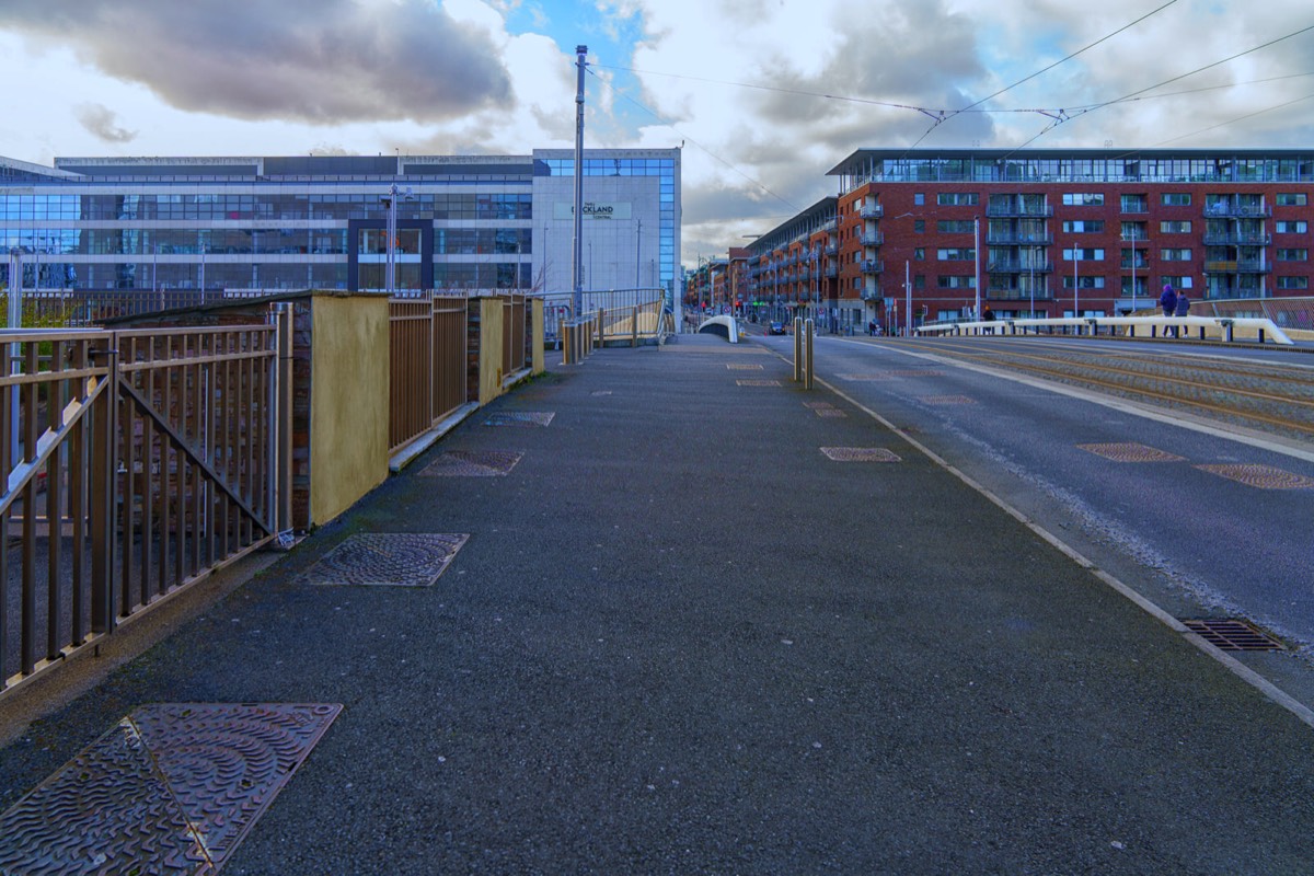 THE LUAS TRAM BRIDGE AT SPENCER DOCK 002