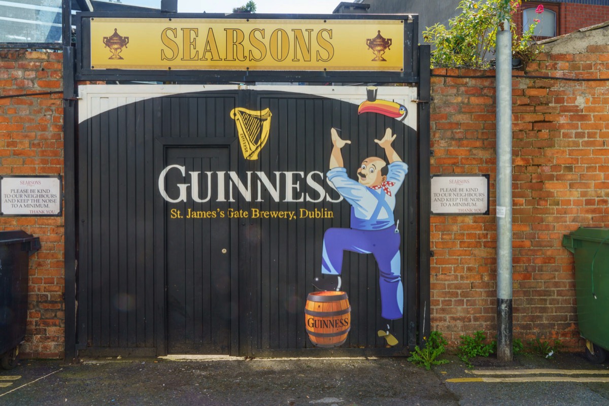 SEARSONS PUB ON PEMBROKE ROAD IN BALLSBRIDGE   001