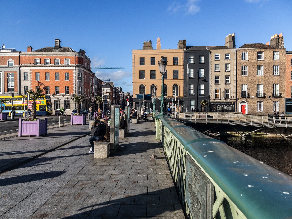 GRATTAN BRIDGE ACROSS THE RIVER LIFFEY 001