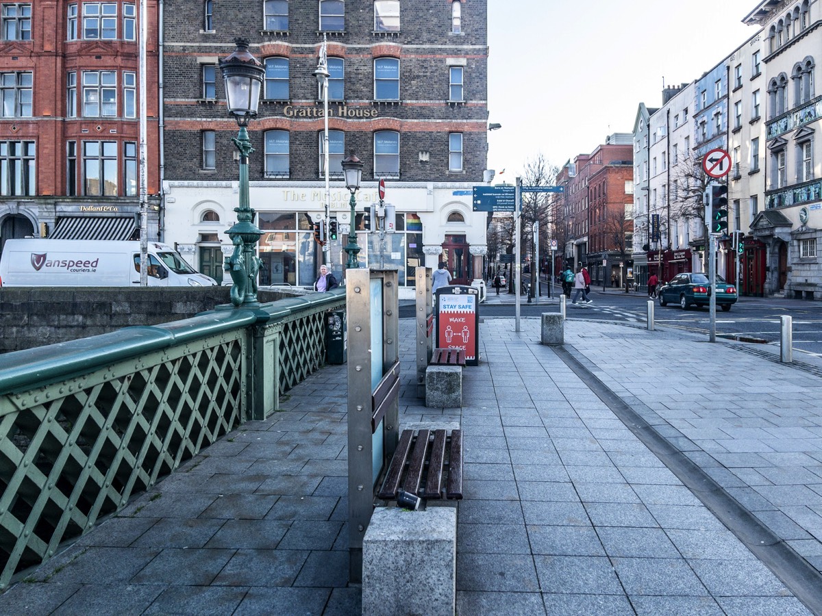 GRATTAN BRIDGE ACROSS THE RIVER LIFFEY 003